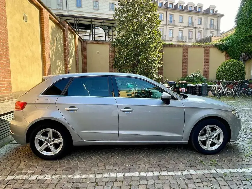 Usata Audi A3 Business 116 CV (85 kW) 2018 Argento Berlina