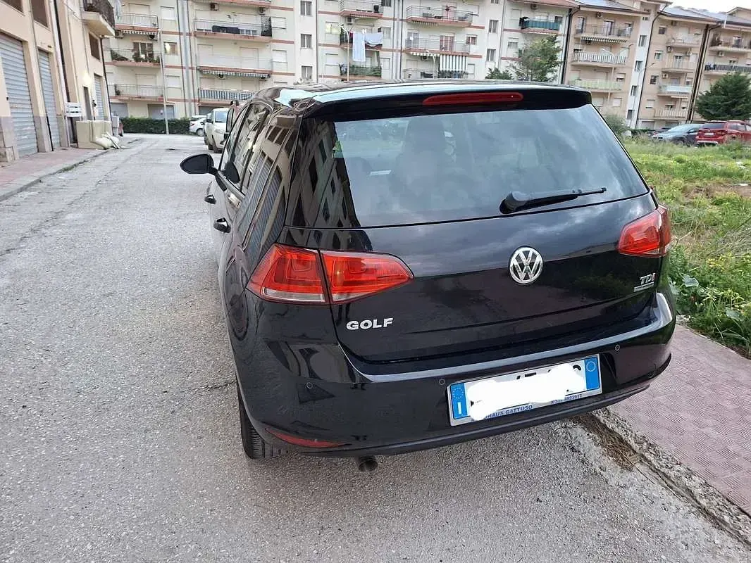 Usata VW Golf VII Highline 105 CV (77 kW) 2014 Berlina