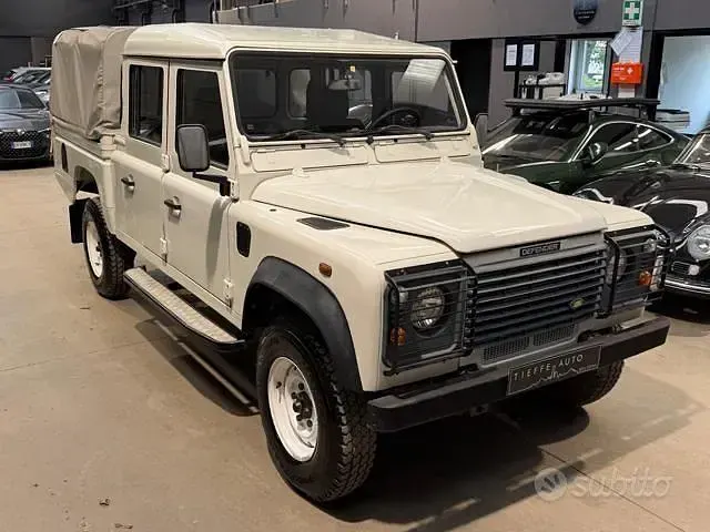 Usata Land Rover Defender S 122 CV (89 kW) 2005 Bianco pastello Berlina