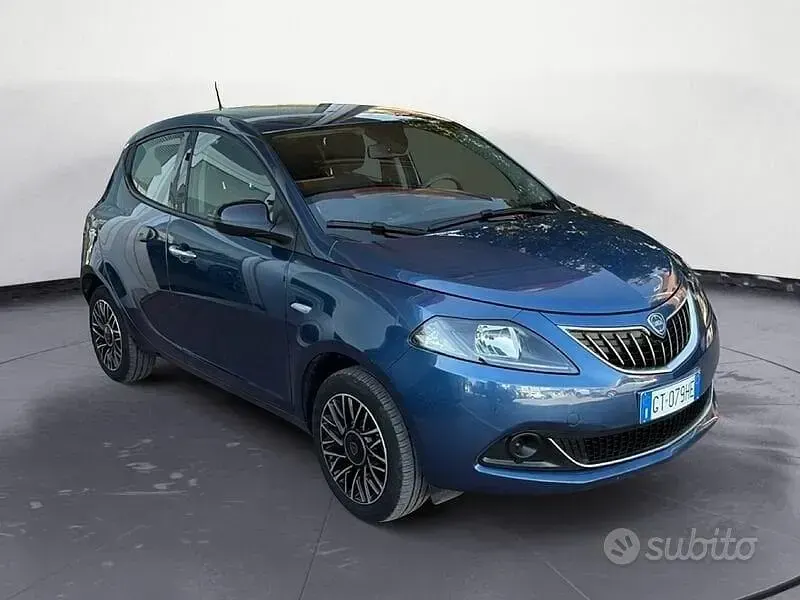 Usata Lancia Ypsilon 70 CV (51 kW) 2024 Blu/azzurro Utilitaria