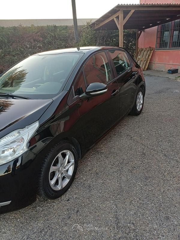 Usata Peugeot 208 68 CV (50 kW) 2013 Utilitaria