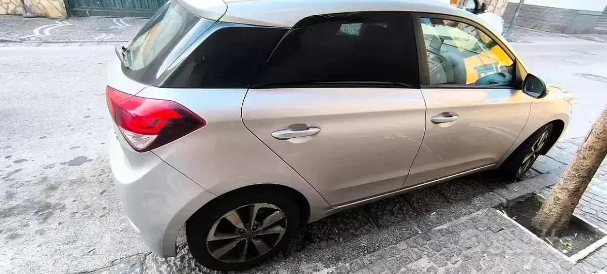 Usata Hyundai i20 90 CV (66 kW) 2015 Grigio Berlina