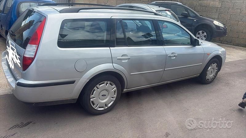 Begagnad Ford Mondeo 2003 Grå