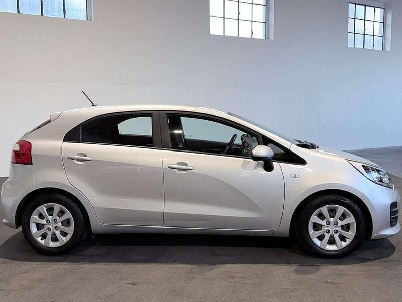 Usata Kia Rio 86 CV (63 kW) 2016 Argento Utilitaria