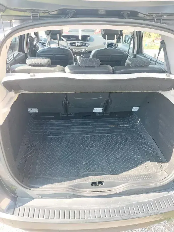 Usata Renault Scénic III 131 CV (96 kW) 2012 Grigio Monovolume