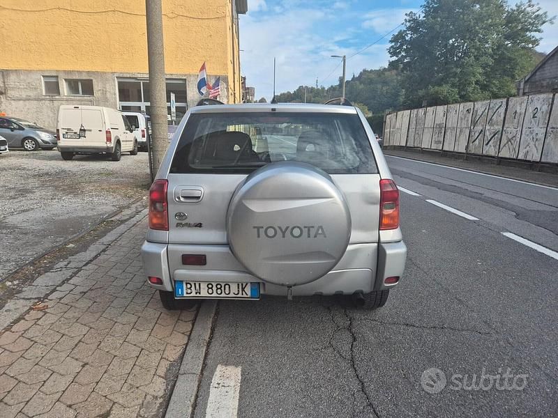 Usata Toyota RAV4 115 CV (84 kW) 2001 Grigio SUV