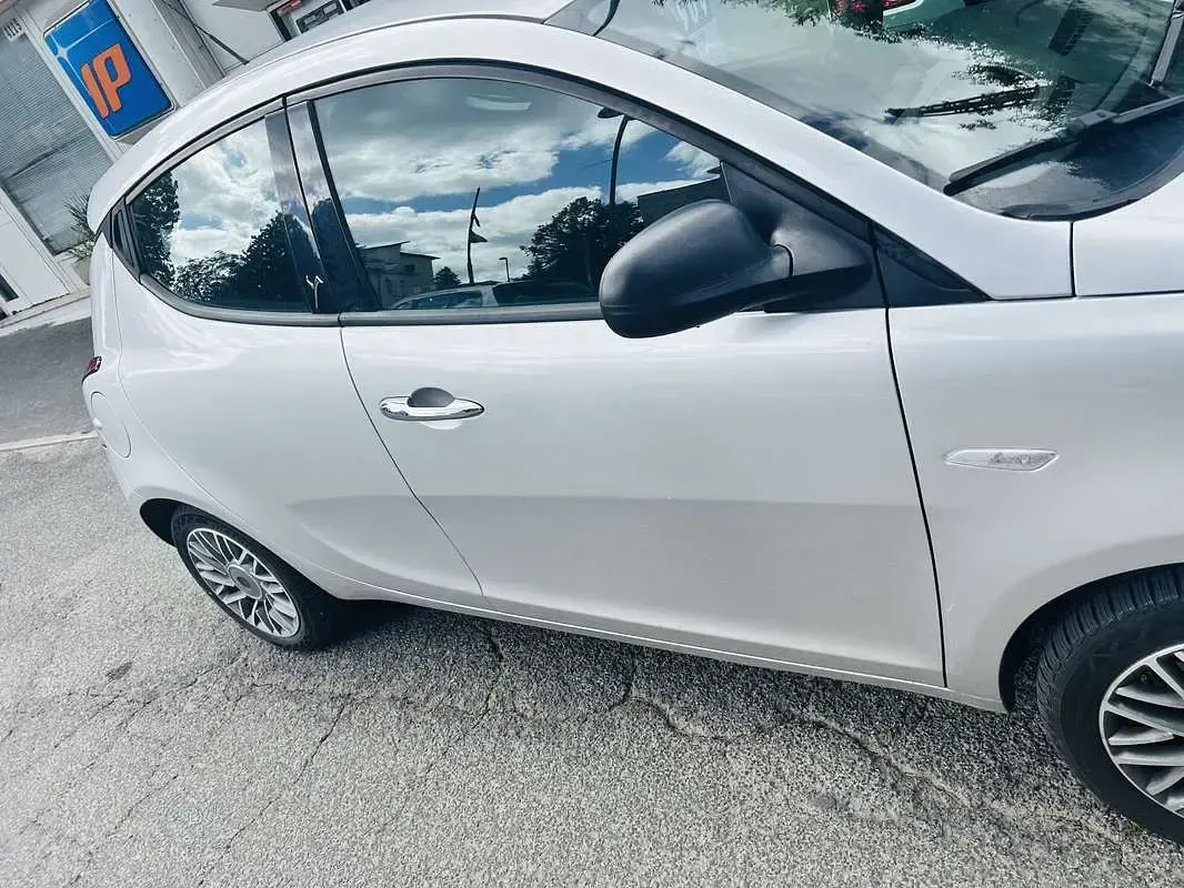 Usata Lancia Ypsilon Silver 86 CV (63 kW) 2014 Utilitaria