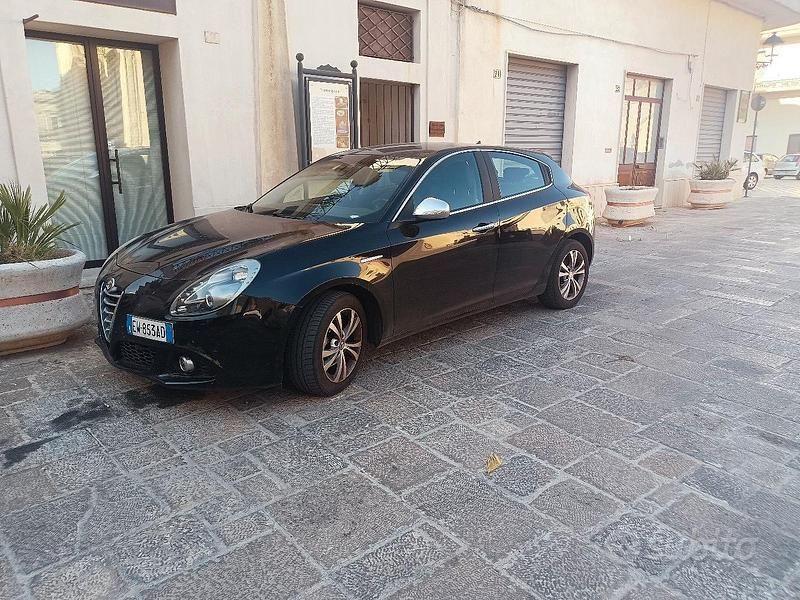 Nero Usata 2014 Alfa Romeo Giulietta Due volumi | 7200 € (Buon prezzo) - Immagine 1/4