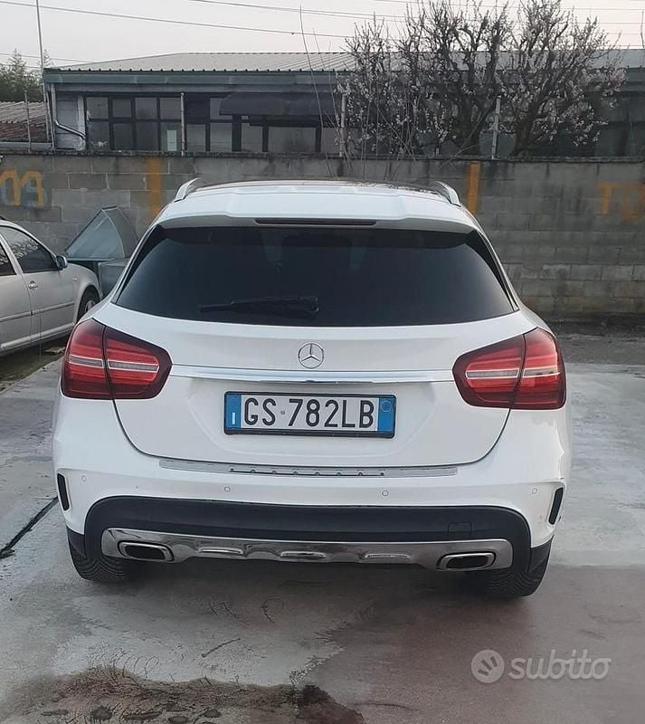 Usata Mercedes GLA180 Premium 122 CV (89 kW) 2018 Bianco SUV