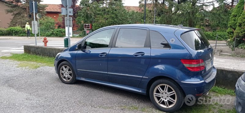 Usata Mercedes B200 109 CV (80 kW) 2009 Blu Monovolume