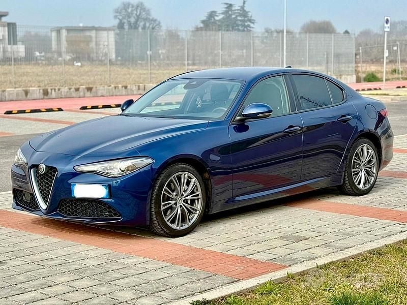 Usata Alfa Romeo Giulia 160 CV (117 kW) 2019 Blu Berlina