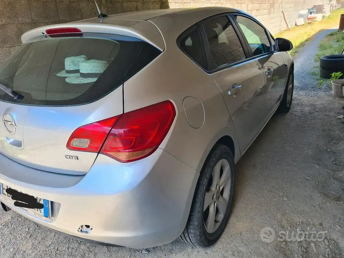 Usata Opel Astra 110 CV (80 kW) 2010 Grigio Berlina