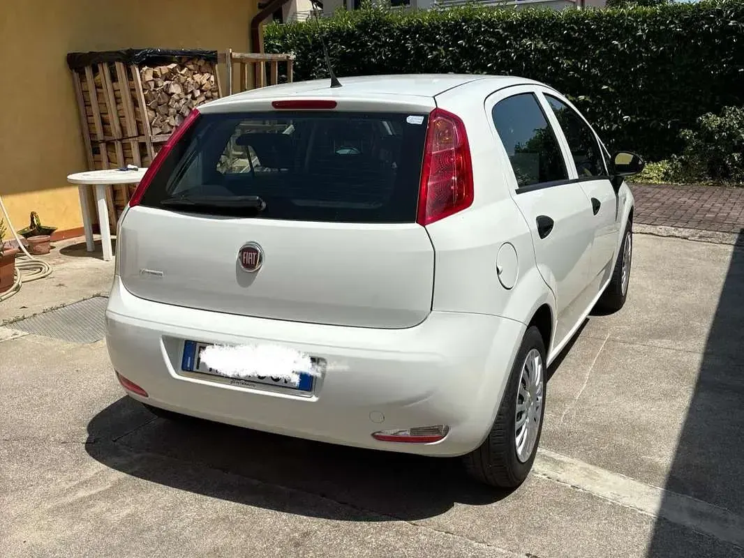 Usata Fiat Punto Street 69 CV (50 kW) 2017 Bianco Utilitaria