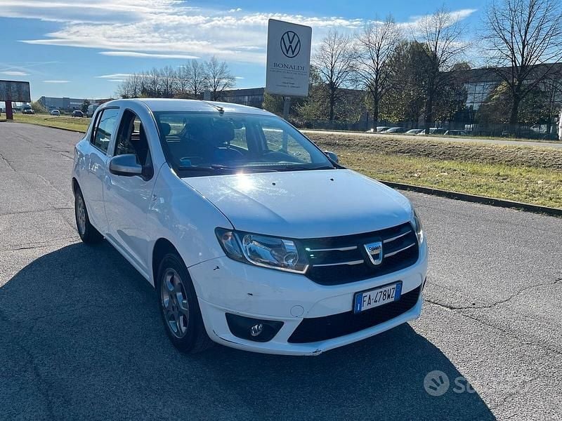 Usata Dacia Sandero Lauréate 75 CV (55 kW) 2015 Bianco Berlina