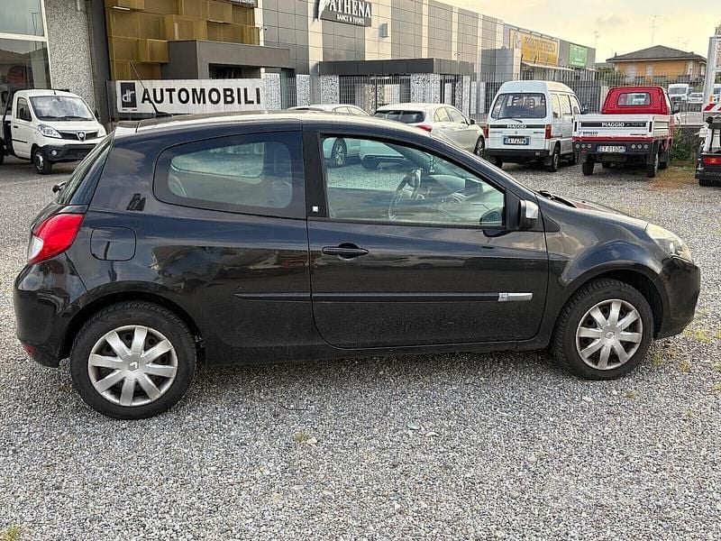 Usata Renault Clio II Dynamique 103 CV (75 kW) 2011 Nero Berlina