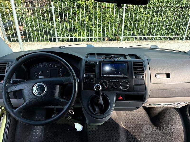 Usata VW Caravelle 2005 Giallo Furgone