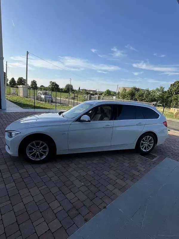 Usata BMW 318 Luxury Line 143 CV (105 kW) 2015 Station wagon