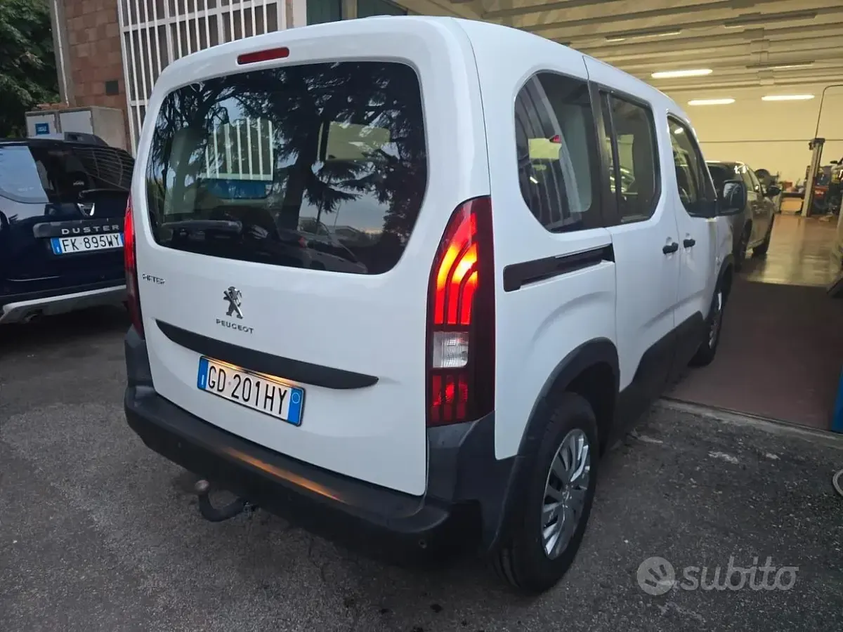 Usata Peugeot Rifter Active 102 CV (75 kW) 2020 Bianco Monovolume