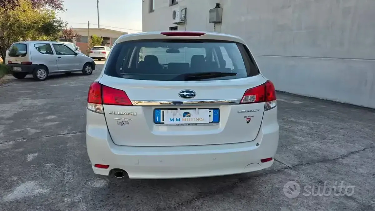 Usata Subaru Legacy Trend 150 CV (110 kW) 2010 Bianco Station wagon