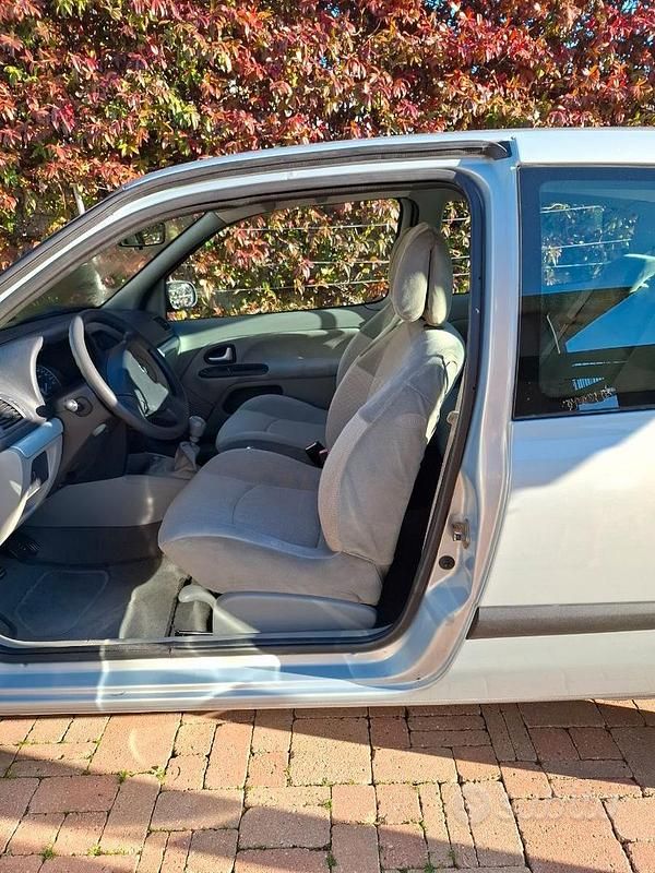 Usata Renault Clio II Privilege 75 CV (55 kW) 2002 Grigio Utilitaria