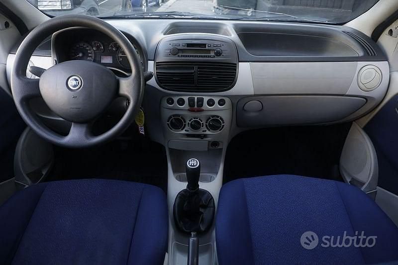 Usata Fiat Punto Active 86 CV (63 kW) 2004 Bianco Utilitaria