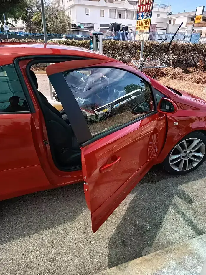 Usata Opel Corsa 80 CV (58 kW) 2007 Rosso Utilitaria