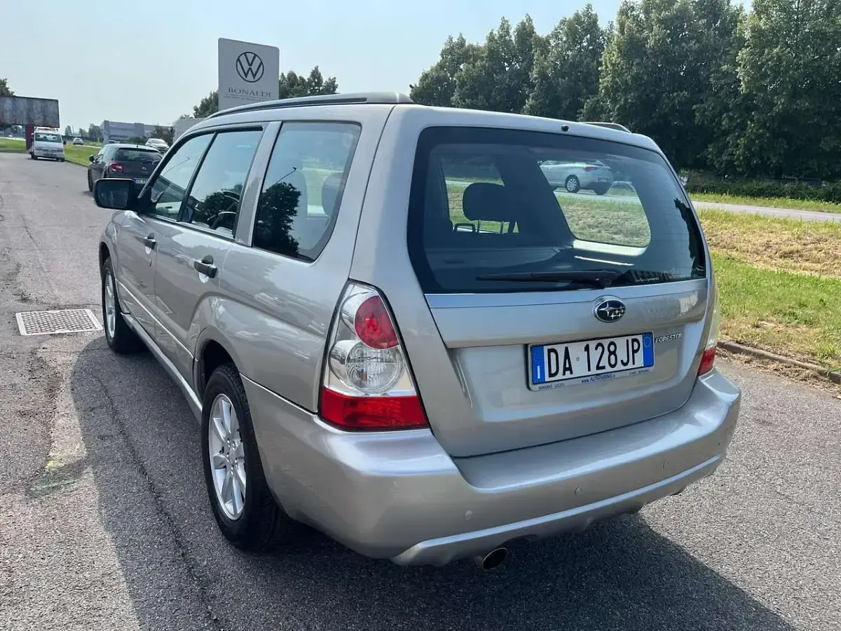 Usata Subaru Forester 158 CV (116 kW) 2006 Grigio SUV