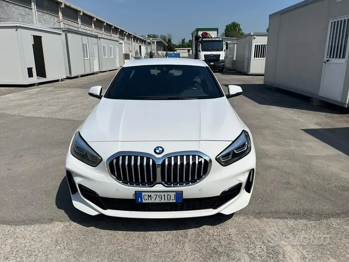 Usata BMW 118 150 CV (110 kW) 2023 Bianco Utilitaria
