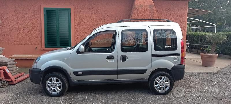Grigio Usata 2006 Renault Kangoo Tre volumi | 6000 € (Molto cara) - Immagine 1/4