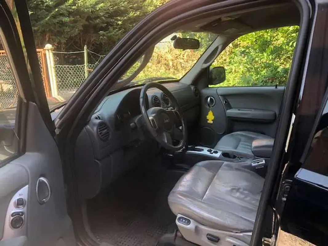 Usata Jeep Cherokee Sport 163 CV (119 kW) 2009 Nero SUV