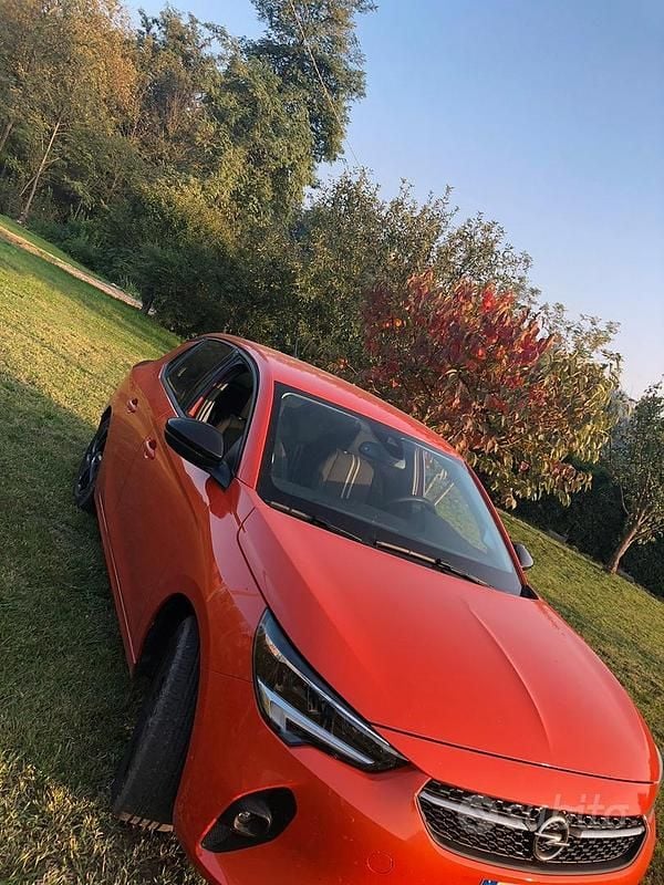 Usata Opel Corsa Design & Tech 75 CV (55 kW) 2022 Arancione Berlina