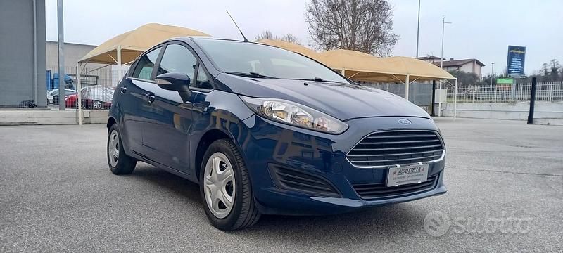 Usata Ford Fiesta Business Edition 80 CV (58 kW) 2015 Argento Utilitaria