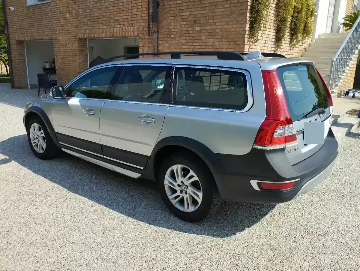 Usata Volvo XC70 181 CV (133 kW) 2016 Grigio Station wagon