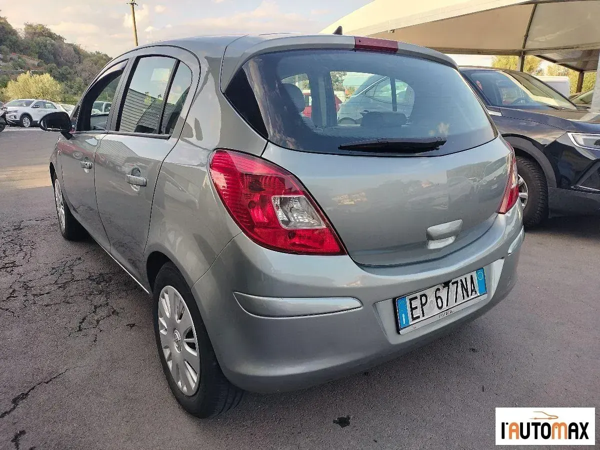 Usata Opel Corsa 86 CV (63 kW) 2013 Grigio Berlina