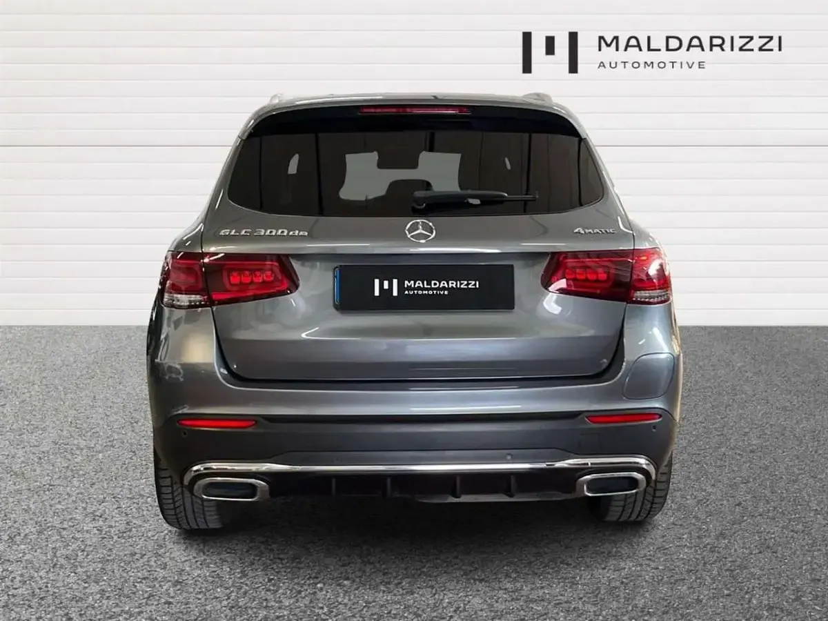 Usata Mercedes GLC300 Premium Plus 306 CV (225 kW) 2021 Grigio selenite magno designo SUV