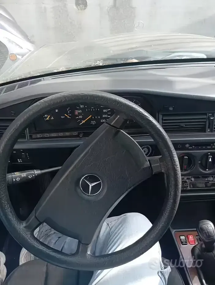 Usata Mercedes 190 109 CV (80 kW) 1991 Nero Berlina