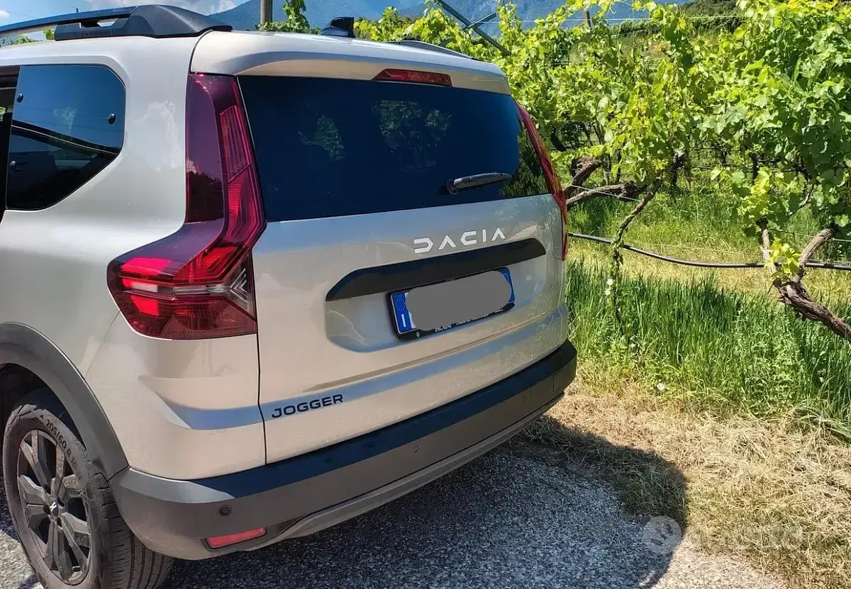 Usata Dacia Jogger Extreme 101 CV (74 kW) 2023 Grigio Monovolume