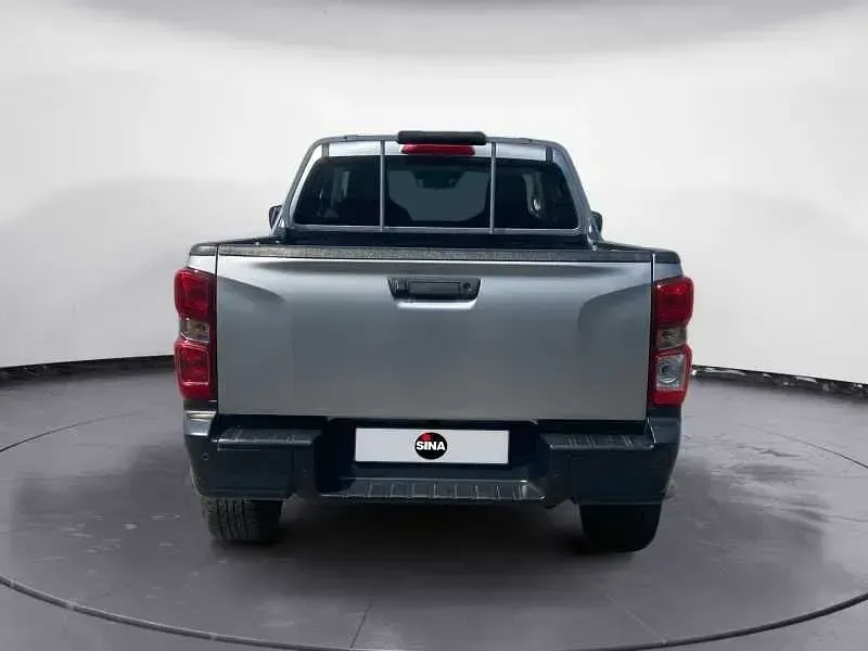 Usata Isuzu D-Max 163 CV (119 kW) 2022 Argento Pick-up