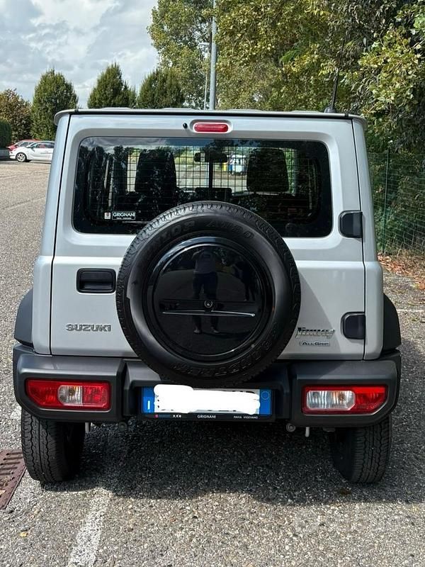 Usata Suzuki Jimny 102 CV (75 kW) 2023 Argento SUV