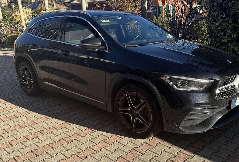 Usata 2022 Mercedes GLA200 Premium SUV | 32.000 € (Buon prezzo) - Immagine 1/2