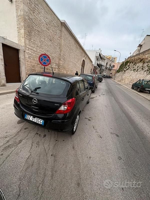 Usata Opel Corsa 90 CV (66 kW) 2009 Nero Utilitaria