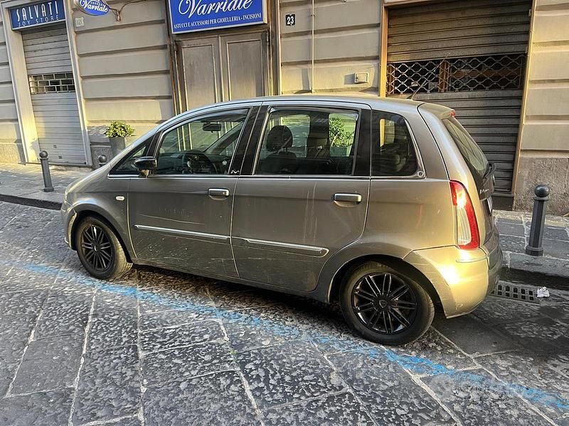 Marrone Usata 2008 Lancia Musa Monovolume | 2700 € - Immagine 1/4