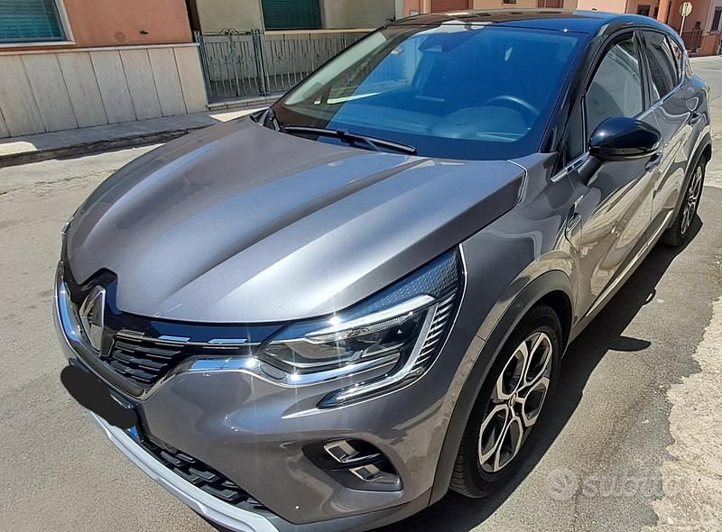 Usata Renault Captur 145 CV (106 kW) 2022 Grigio SUV