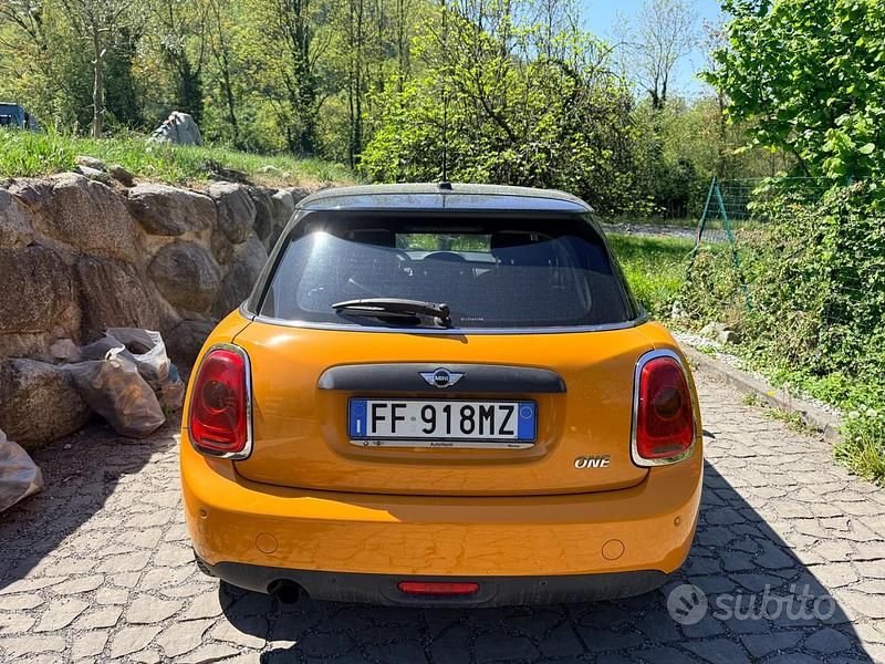 Usata Mini Cooper 75 CV (55 kW) 2016 Giallo Utilitaria