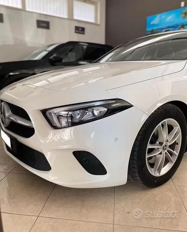 Usata Mercedes A180 Business 116 CV (85 kW) 2019 Bianco Berlina