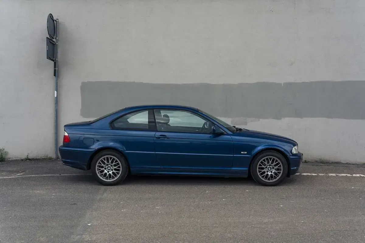 Usata BMW 318 Efficient Dynamics 118 CV (86 kW) 2001 Blu/azzurro Coupé