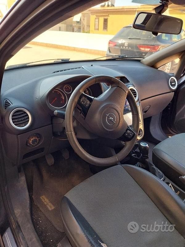 Usata Opel Corsa 90 CV (66 kW) 2009 Nero Berlina