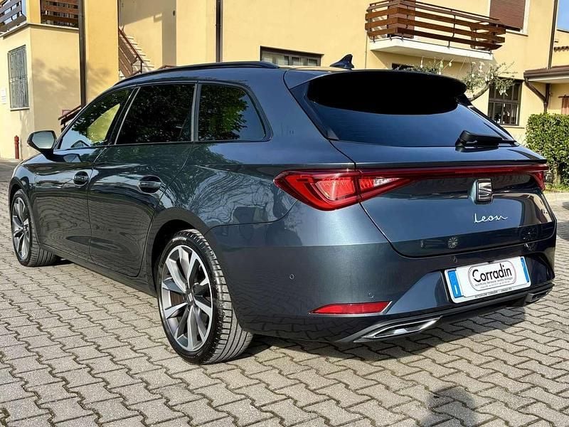 Usata Seat Leon FR 131 CV (96 kW) 2023 Grigio medio metallizzato Station wagon