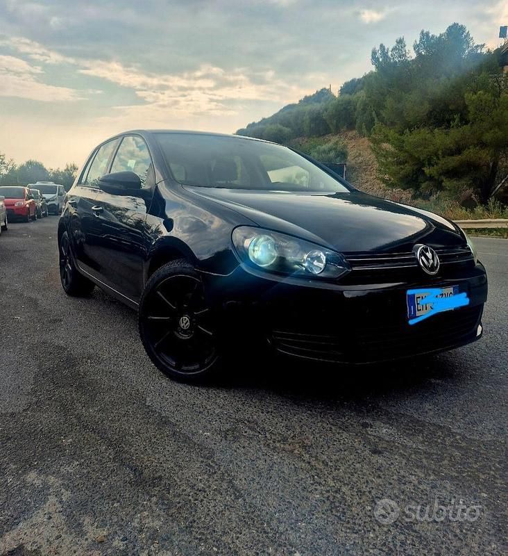 Nero Usata 2012 VW Golf Tre volumi | 6700 € (Buon prezzo) - Immagine 1/4