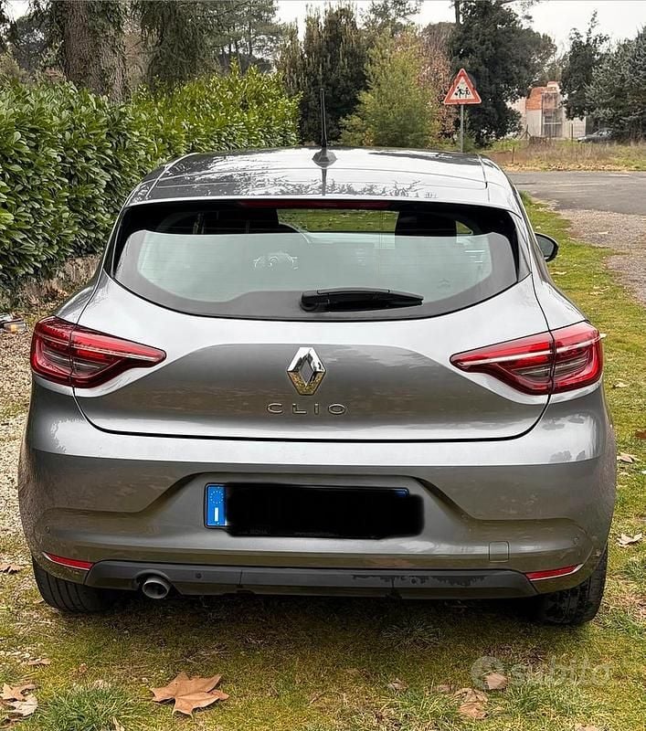 Brugt Renault Clio V Equilibre 101 HK (74 kW) 2023 Grå Sedan